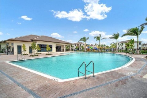 Touwnhouse à vendre à Miami, Floride: 3 chambres, 128.02 m2 № 1139146 - photo 8