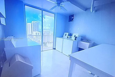 Condominio en venta en Hallandale Beach, Florida, 1 dormitorio, 80.82 m2 № 1173654 - foto 6