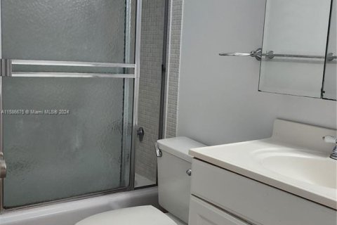 Copropriété à vendre à Hallandale Beach, Floride: 1 chambre, 80.82 m2 № 1173654 - photo 11