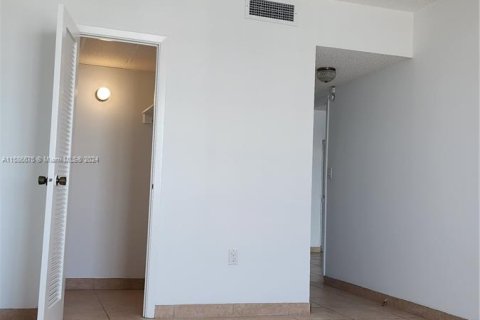 Condo in Hallandale Beach, Florida, 1 bedroom  № 1173654 - photo 7