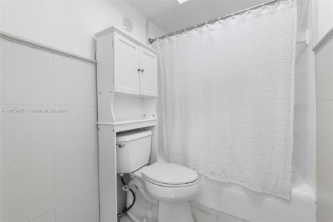 Condo in Miami, Florida, 2 bedrooms  № 1401339 - photo 18