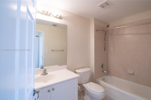 Condo in Miami, Florida, 2 bedrooms  № 1401343 - photo 14