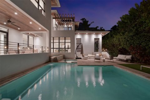 House in Key Biscayne, Florida 6 bedrooms, 386.94 sq.m. № 1330487 - photo 10