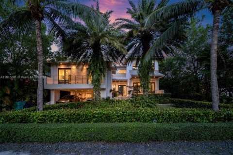 House in Key Biscayne, Florida 6 bedrooms, 386.94 sq.m. № 1330487 - photo 1