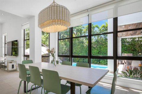 House in Key Biscayne, Florida 6 bedrooms, 386.94 sq.m. № 1330487 - photo 14