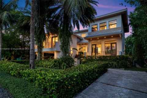 House in Key Biscayne, Florida 6 bedrooms, 386.94 sq.m. № 1330487 - photo 2