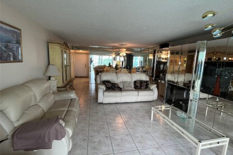 Condo in Dania Beach, Florida, 2 bedrooms  № 1228556 - photo 8