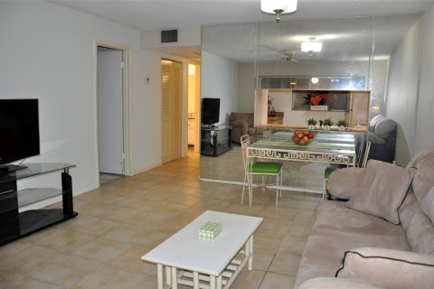 Condo in Tamarac, Florida, 1 bedroom  № 1174561 - photo 15