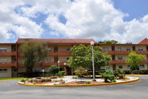 Condominio en venta en Tamarac, Florida, 1 dormitorio, 67.82 m2 № 1174561 - foto 5