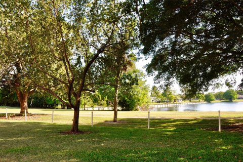 Condo in Tamarac, Florida, 1 bedroom  № 1174561 - photo 2