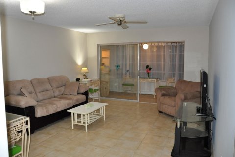 Condo in Tamarac, Florida, 1 bedroom  № 1174561 - photo 12