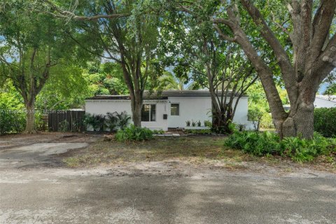 House in Biscayne Park, Florida 3 bedrooms, 79.06 sq.m. № 1304931 - photo 18