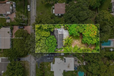 House in Biscayne Park, Florida 3 bedrooms, 79.06 sq.m. № 1304931 - photo 30