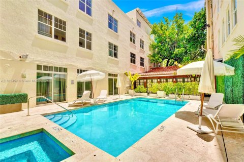 Condo in Miami Beach, Florida, 1 bedroom  № 1304928 - photo 21