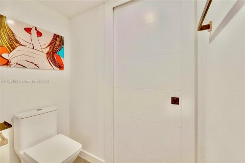 Condo in Miami Beach, Florida, 1 bedroom  № 1304928 - photo 11