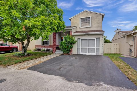 Villa ou maison à vendre à Davie, Floride: 3 chambres, 139.82 m2 № 1293281 - photo 1