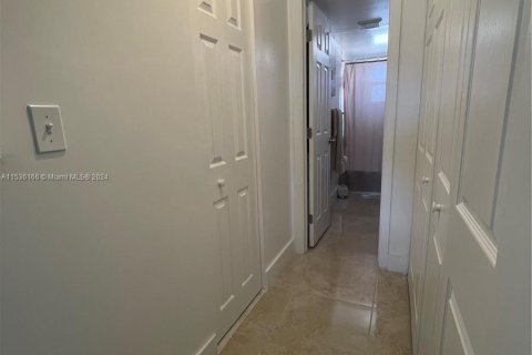 Condo in Sunrise, Florida, 1 bedroom  № 1310386 - photo 23