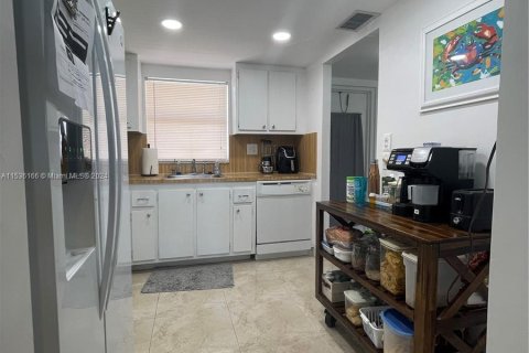 Condo in Sunrise, Florida, 1 bedroom  № 1310386 - photo 3