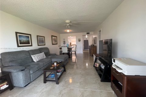 Condo in Sunrise, Florida, 1 bedroom  № 1310386 - photo 14