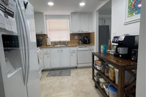 Condo in Sunrise, Florida, 1 bedroom  № 1310386 - photo 2