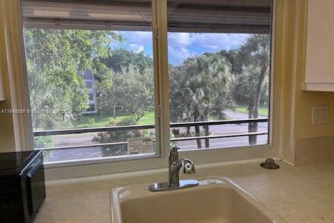 Copropriété à vendre à Tamarac, Floride: 2 chambres, 88.26 m2 № 1331143 - photo 7