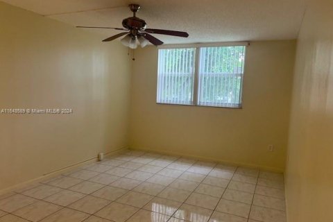 Copropriété à vendre à Tamarac, Floride: 2 chambres, 88.26 m2 № 1331143 - photo 29