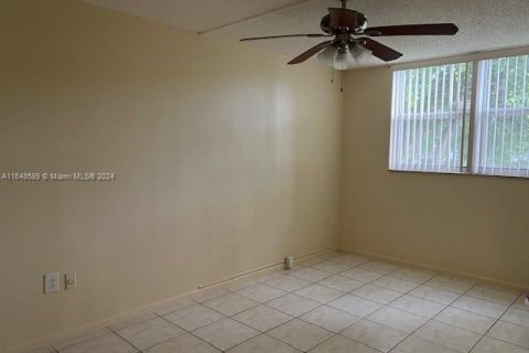 Copropriété à vendre à Tamarac, Floride: 2 chambres, 88.26 m2 № 1331143 - photo 17