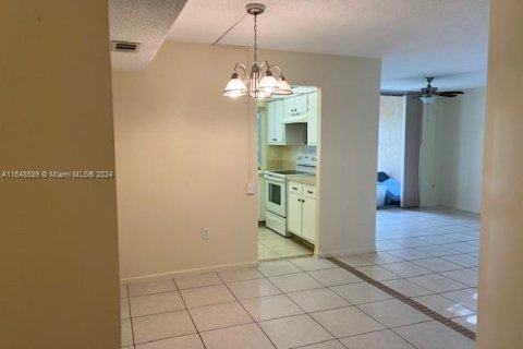 Condo in Tamarac, Florida, 2 bedrooms  № 1331143 - photo 13