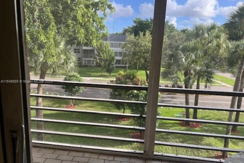 Copropriété à vendre à Tamarac, Floride: 2 chambres, 88.26 m2 № 1331143 - photo 9