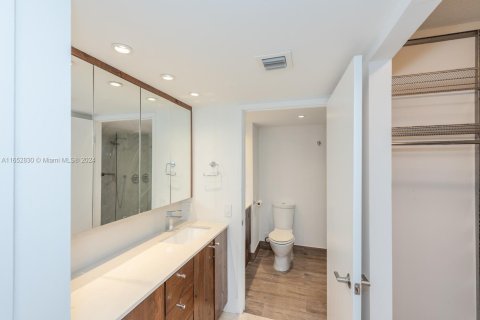 Apartamento en alquiler en Miami, Florida, 2 dormitorios, 157.66 m2 № 1347768 - foto 13