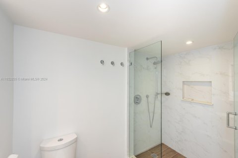 Apartamento en alquiler en Miami, Florida, 2 dormitorios, 157.66 m2 № 1347768 - foto 15