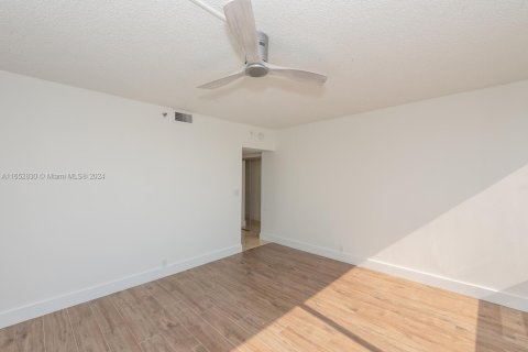 Appartement à louer à Miami, Floride: 2 chambres, 157.66 m2 № 1347768 - photo 12