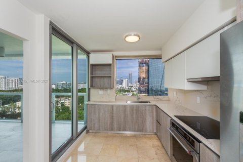 Apartamento en alquiler en Miami, Florida, 2 dormitorios, 157.66 m2 № 1347768 - foto 6