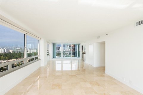 Apartamento en alquiler en Miami, Florida, 2 dormitorios, 157.66 m2 № 1347768 - foto 5