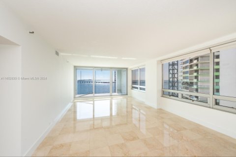 Apartamento en alquiler en Miami, Florida, 2 dormitorios, 157.66 m2 № 1347768 - foto 3