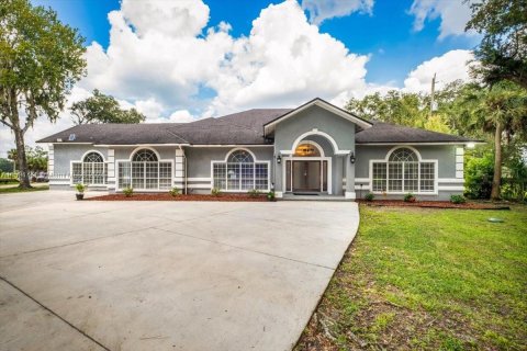 Villa ou maison à vendre à Jacksonville, Floride: 4 chambres, 673.17 m2 № 1187811 - photo 1