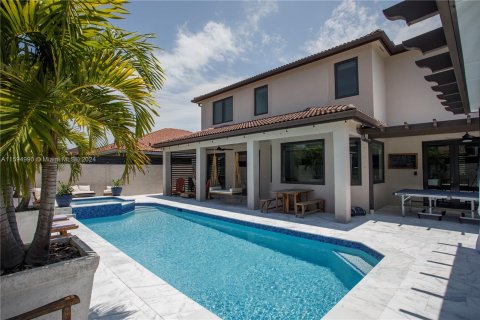 Villa ou maison à vendre à Miami, Floride: 5 chambres, 316.98 m2 № 1187813 - photo 5