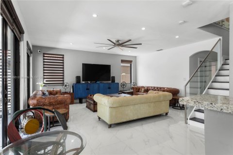 Villa ou maison à vendre à Miami, Floride: 5 chambres, 316.98 m2 № 1187813 - photo 18