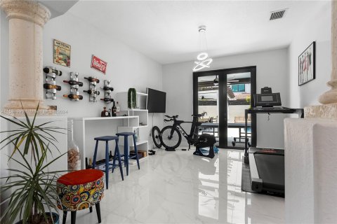 Casa en venta en Miami, Florida, 5 dormitorios, 316.98 m2 № 1187813 - foto 11