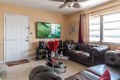 Propiedad comercial en venta en Hialeah, Florida № 1187798 - foto 21