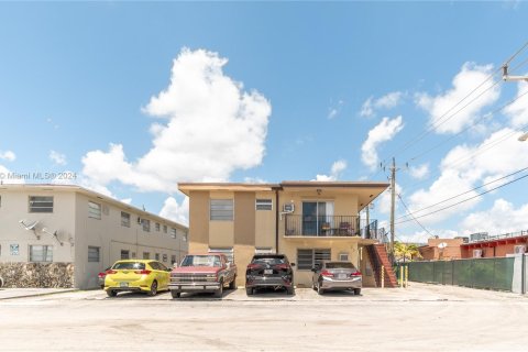 Propiedad comercial en venta en Hialeah, Florida № 1187798 - foto 3