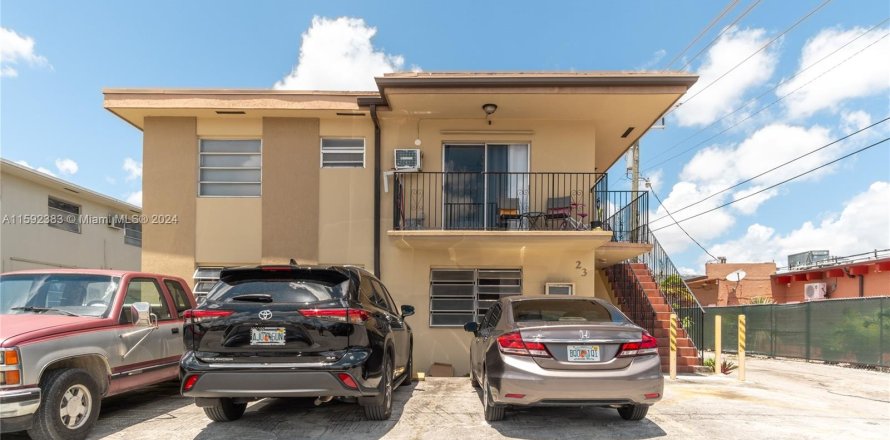 Immobilier commercial à Hialeah, Floride № 1187798