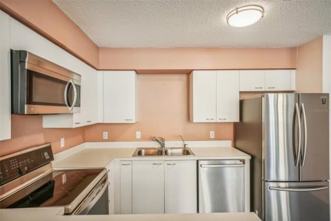 Condo in Saint Petersburg, Florida, 2 bedrooms  № 1341417 - photo 28