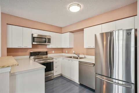 Condo in Saint Petersburg, Florida, 2 bedrooms  № 1341417 - photo 26