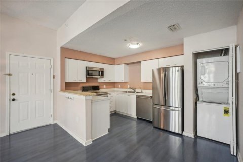 Condo in Saint Petersburg, Florida, 2 bedrooms  № 1341417 - photo 8