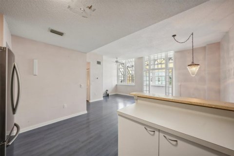 Condo in Saint Petersburg, Florida, 2 bedrooms  № 1341417 - photo 17