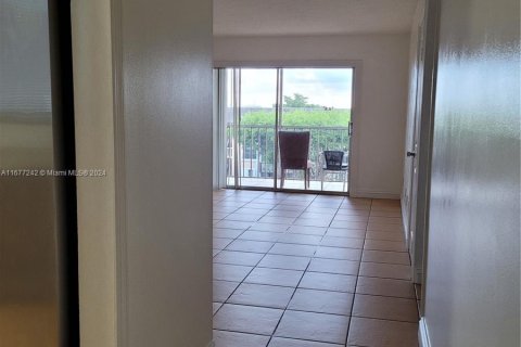 Condominio en venta en Hialeah, Florida, 2 dormitorios, 96.43 m2 № 1403077 - foto 7