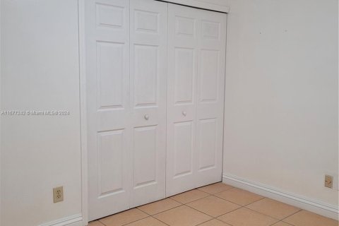 Condo in Hialeah, Florida, 2 bedrooms  № 1403077 - photo 6