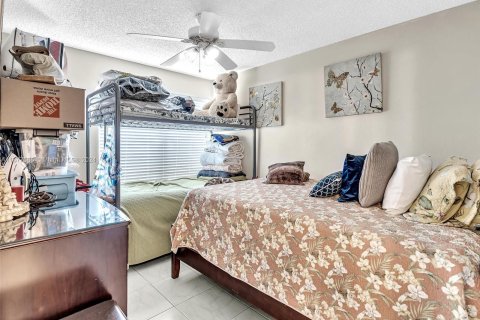 Condo in Plantation, Florida, 2 bedrooms  № 1403124 - photo 27