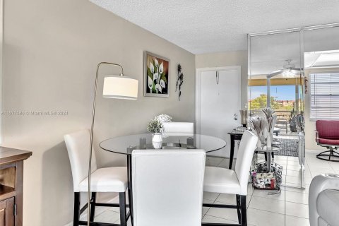 Condo in Plantation, Florida, 2 bedrooms  № 1403124 - photo 8